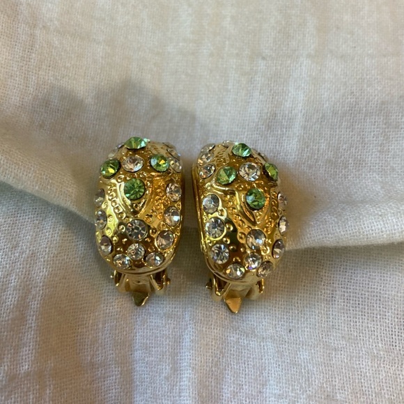 Gold Tone Vintage‎ Clip on Earrings with Green & Clear Rhinestones - Picture 5 of 7